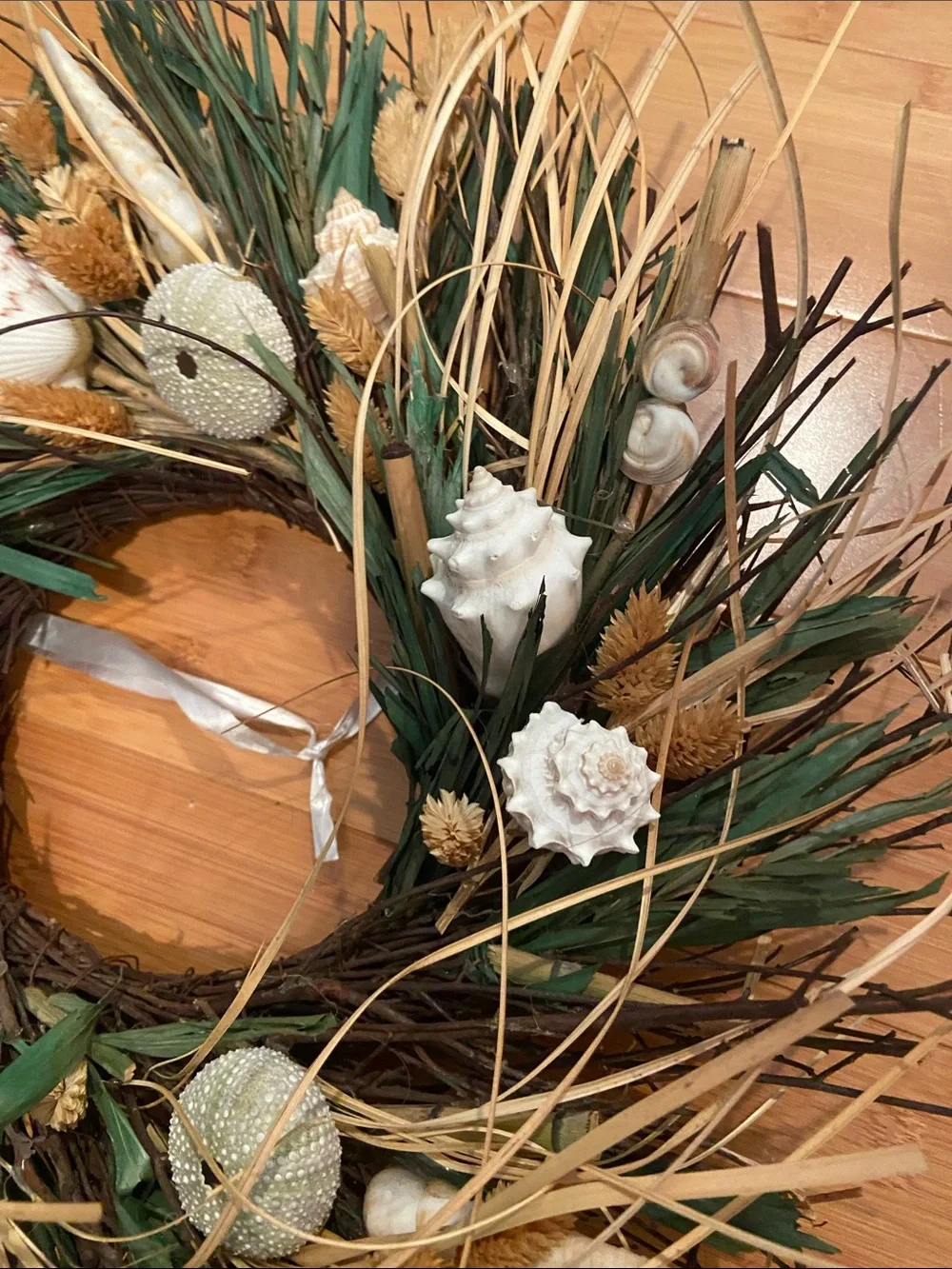 Coastal Seashell Holiday Wreath - Natural Green & Tan
